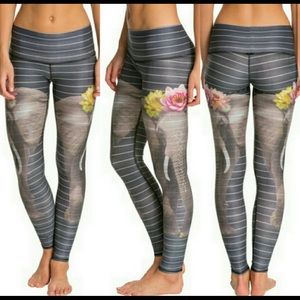 TEEKI Love the Elephant Hot Pants Leggings Small